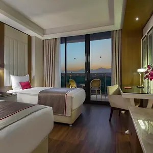 Family Suite Land View